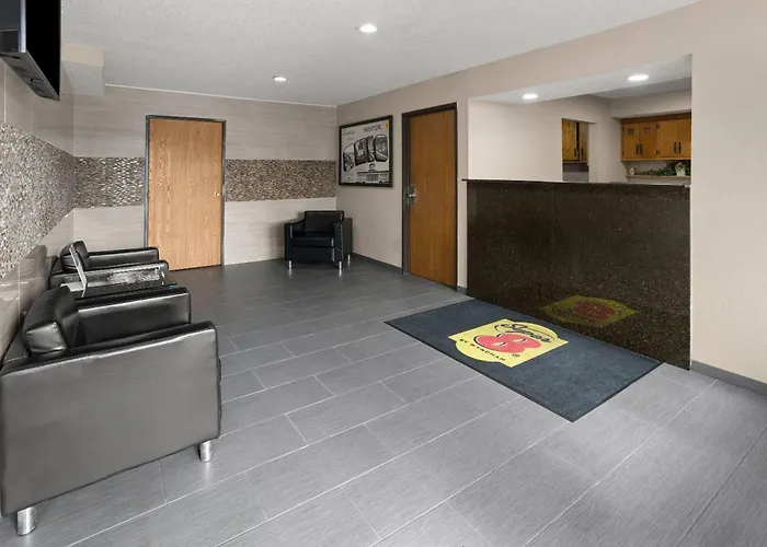 Super 8 By Wyndham Mentor/Cleveland Area