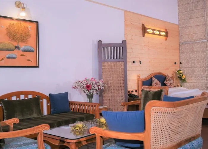 Neelesh Inn - Luxury Lake View Resort With Swimming Pool On Bhimtal Lake
