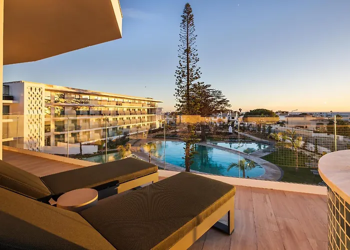Castelo Suites Hotel