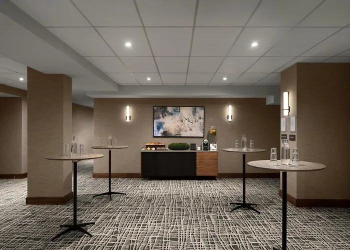 Ac Hotel By Marriott Old Montreal