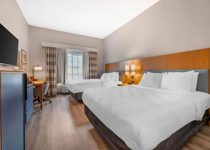 Country Inn & Suites By Radisson, West Bend, Wi