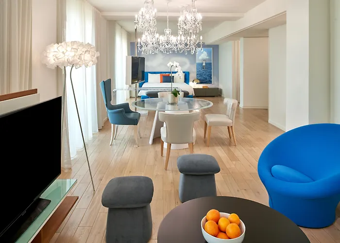 The Valorian Los Angeles, Curio Collection By Hilton West Hollywood