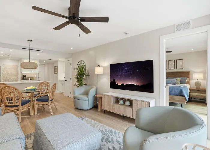Park Shore Resort By Mike Z Rentals (Adults Only)