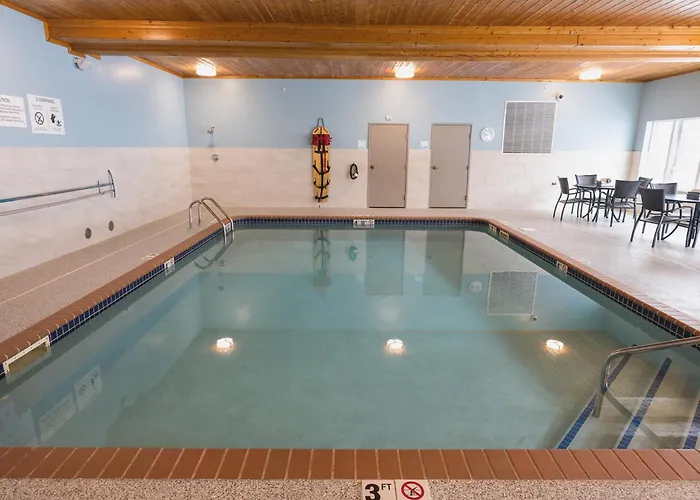 Holiday Inn Express & Suites Marquette By Ihg