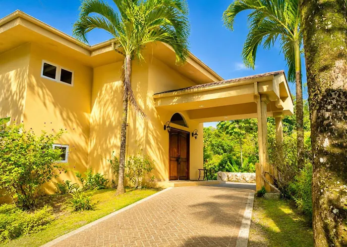 Red Frog Beach Island Resort