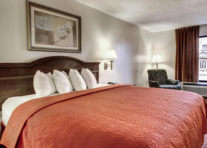 Quality Inn & Suites Clinton - Jackson West