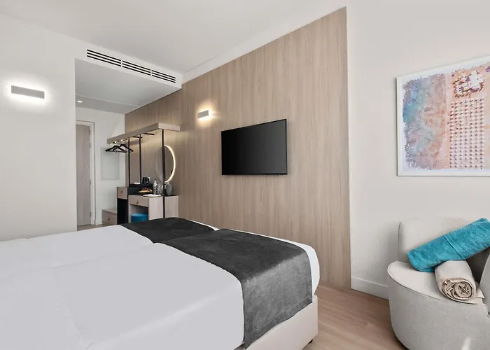 Mercure Larnaca Finikoudes Beach