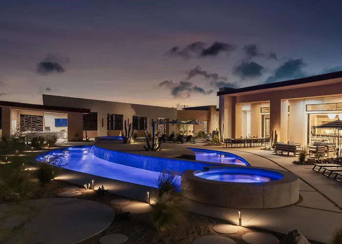 Peak By Fieldtrip - 8 Bedroom Modern Oasis - 2 Pools