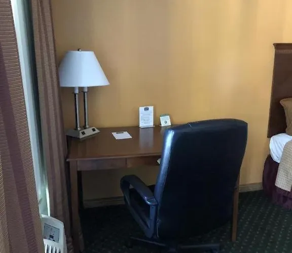 Cloverdale Wine Country Inn And Suites
