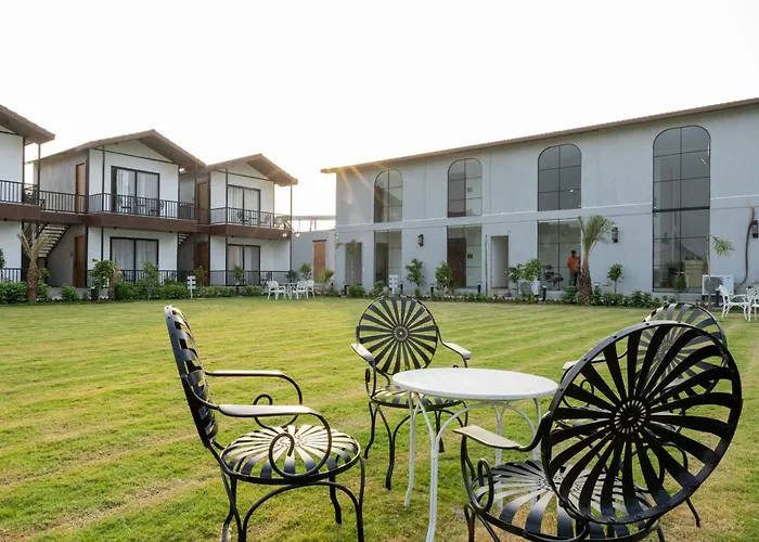 Aayovea Resort Ayodhya Near Ram Mandir & Saryu River
