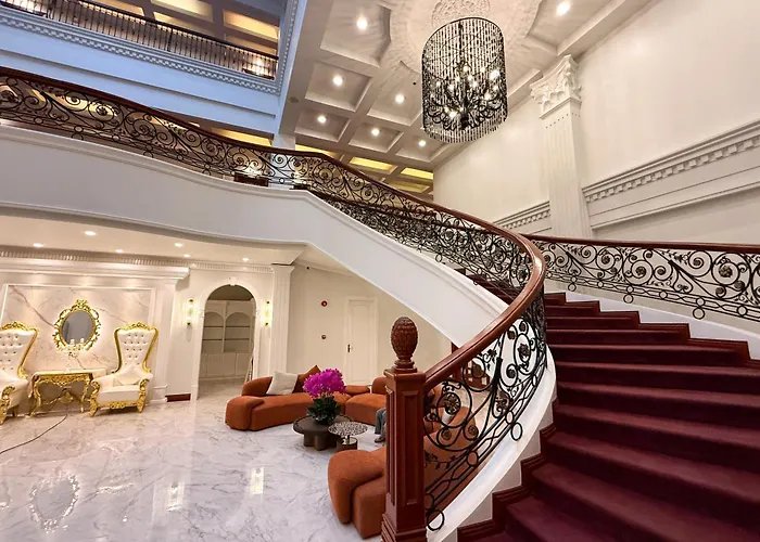 Madison Crown Hotel