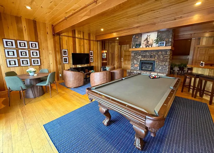 The Iconic Red Roof Lakefront Estate Of Deep Creek Lake - 8Br Sleeps 20