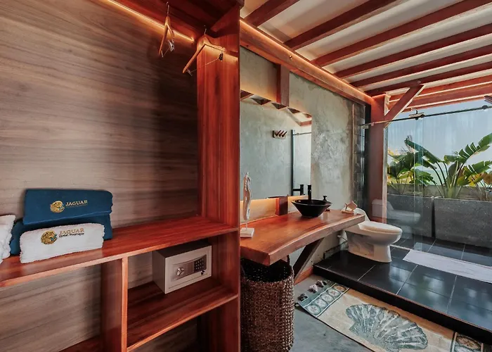 Jaguar Beachfront Ecohotel & Spa