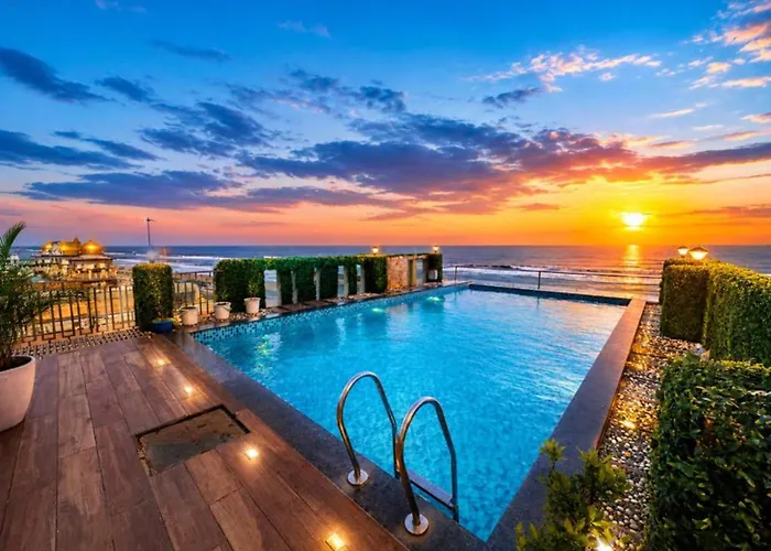 The Bay Suites - Sea Beach Front Hotel - Rooftop Infinity Pool - Balcony & Sea View In All Rooms - New Marine Drive Road - Complimentary Breakfast