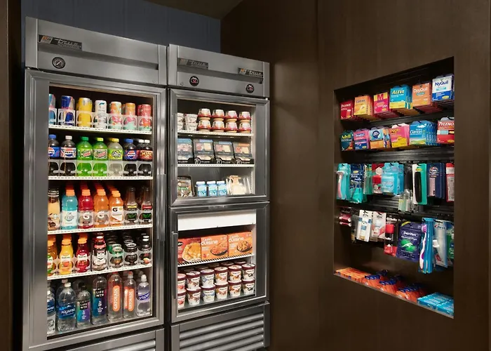 Courtyard By Marriott Bloomington