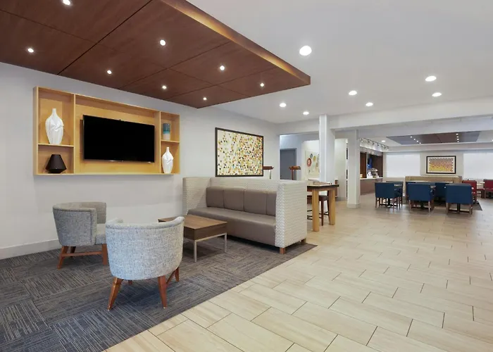 Holiday Inn Express & Suites Acworth - Kennesaw Northwest By Ihg