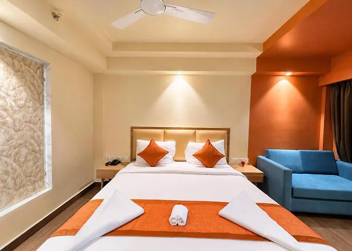 New Hotel Golden Wave Premium In Marine Drive - Sea View Rooms With Balcony - Free Parking, Restaurant, Free Wi-Fi, Spacious Rooms