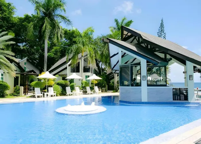 Acuatico Beach Resort & Hotel