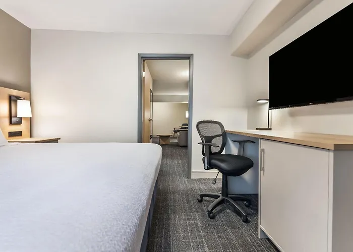 Days Inn & Suites By Wyndham Thunder Bay