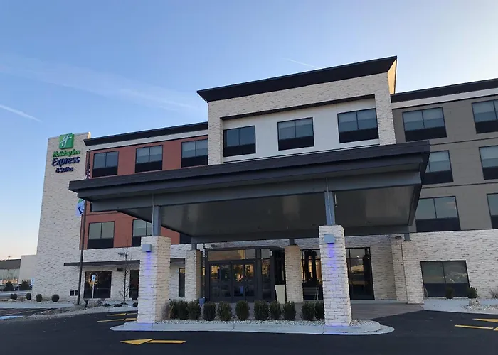Holiday Inn Express & Suites Racine By Ihg