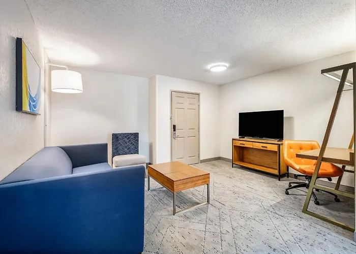 Holiday Inn Express & Suites Minneapolis - West End By Ihg