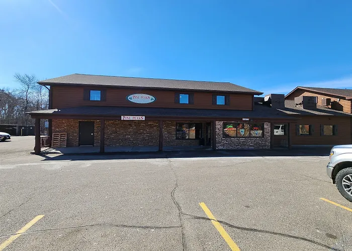 Pine Peaks Lodge And Suites