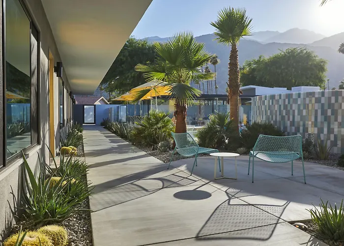 Twin Palms Resort - A Gay Men'S Resort