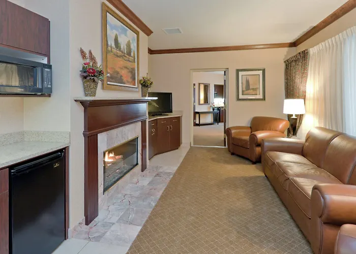 Holiday Inn Express & Suites Mentor - Banquet Center By Ihg
