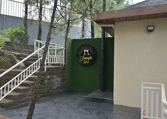 Jungle Lodge Resort & Spa