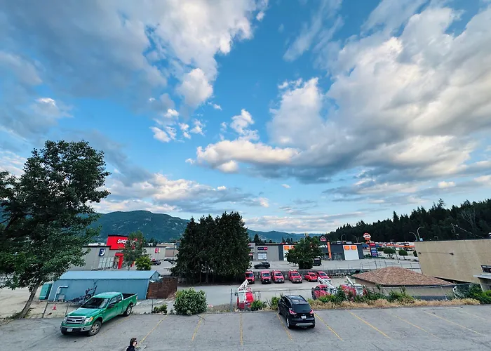 Canadas Best Value Inn & Suites-Castlegar