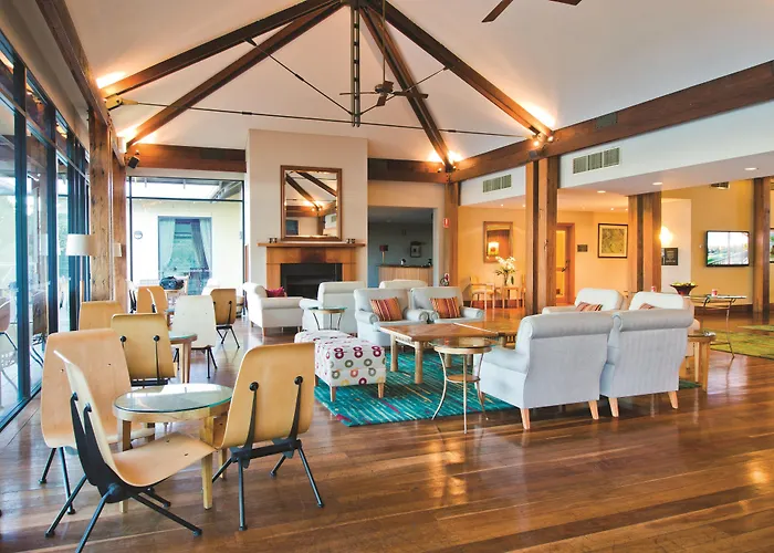 Avani Cypress Lakes Resort
