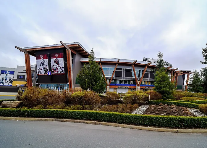 Holiday Inn Express & Suites Langley By Ihg