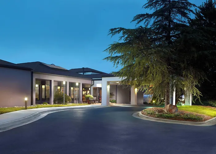 Courtyard By Marriott Raleigh Midtown