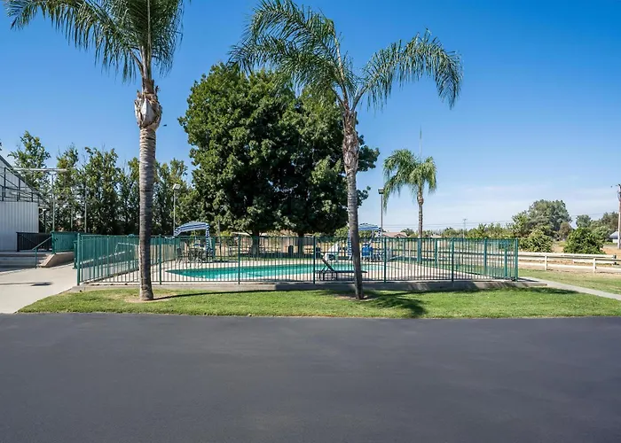 Red Lion Inn & Suites Lemoore