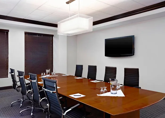 Four Points By Sheraton Hotel & Suites Calgary West