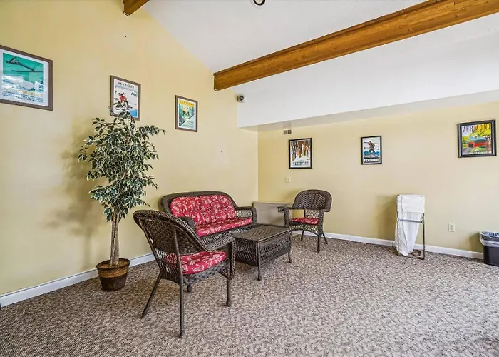 116 Cedarbrook Hotel Room