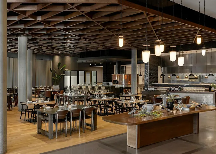 Omni Viking Lakes