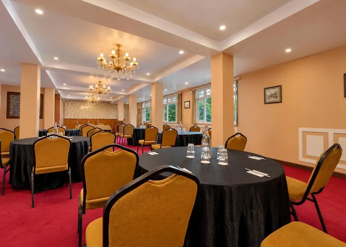 Summit Oakden Resort & Spa At Mall Road
