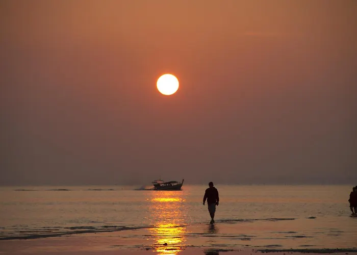 Sunrise Tropical Resort Railay Beach