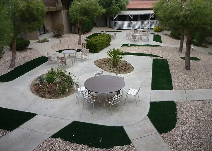 Travelodge Inn & Suites By Wyndham Yucca Valley/Joshua Tree