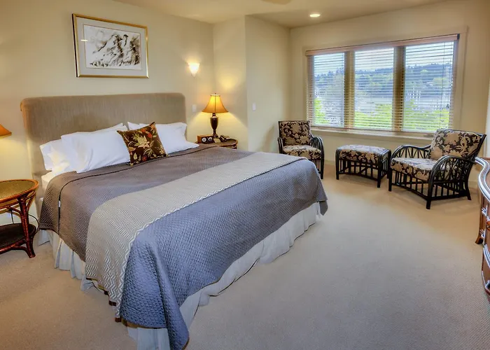 The Eagle Harbor Inn