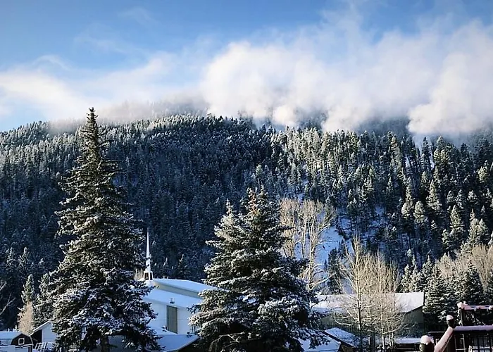 The Lodge At Red River