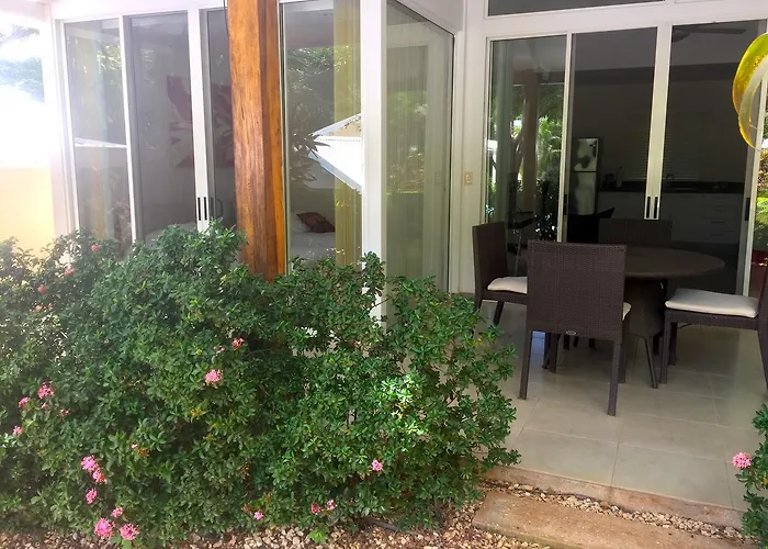 The Breeze Hotel & Villas