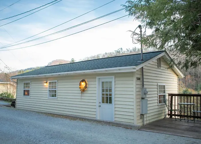 The Chimney Rock Inn & Cottages